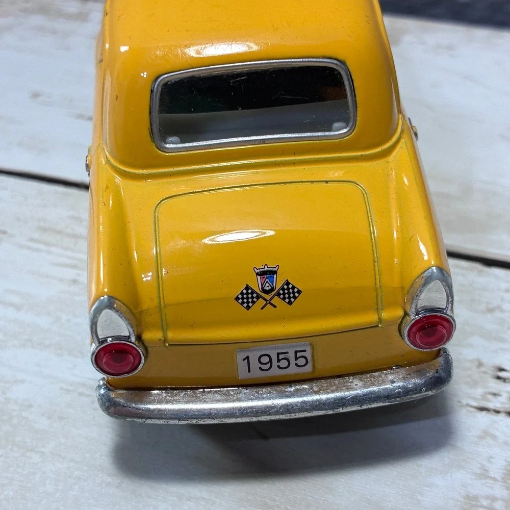 Kinsfun 1955 Ford Thunderbird Yellow Diecast Pull Back Toy Car KT4022 Vintage